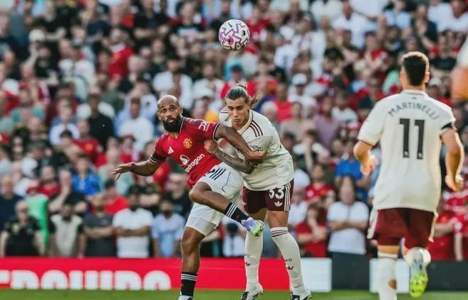 关于今晚德甲传出新动向；巴黎圣日耳曼防线松动；管理层表态：底气十足；临场指挥获称赞的信息